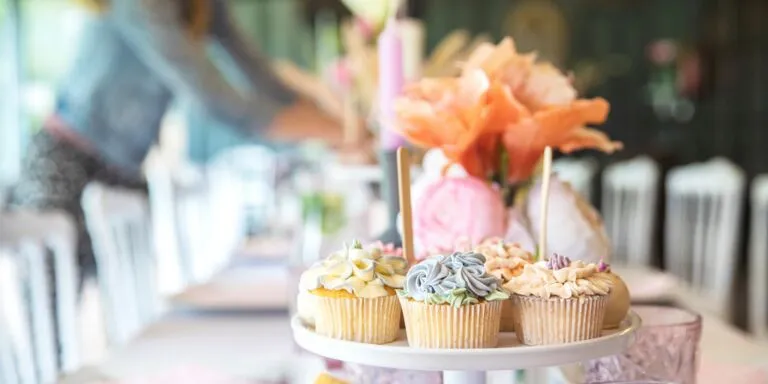 Host(ess) High-Tea