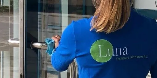 Schoonmaak medewerker