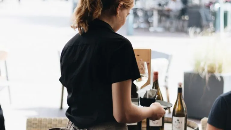 Medewerker bediening