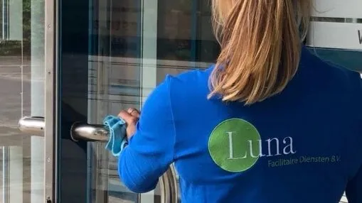 Schoonmaak medewerker
